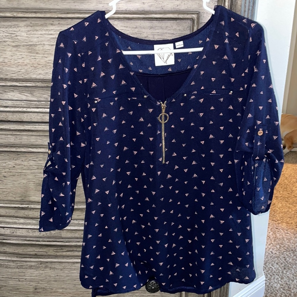 Large blouse with zip up accent